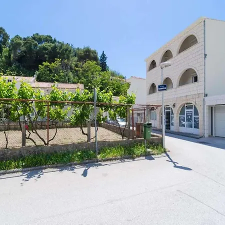 & Bari I - With Balcony And Garden View Second Floor -apt 13 Mlini