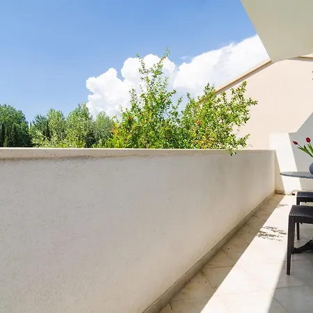 & Bari I - With Balcony And Garden View Second Floor -apt 13 * Mlini