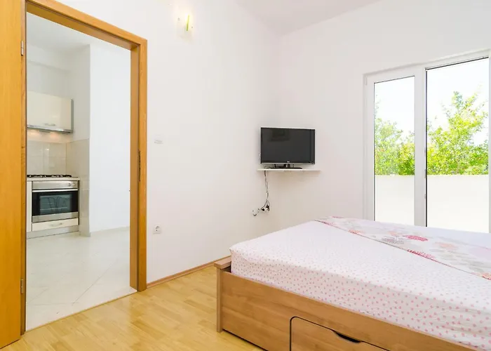 Apartament & Bari I - With Balcony And Garden View Second Floor -apt 13 Mlini