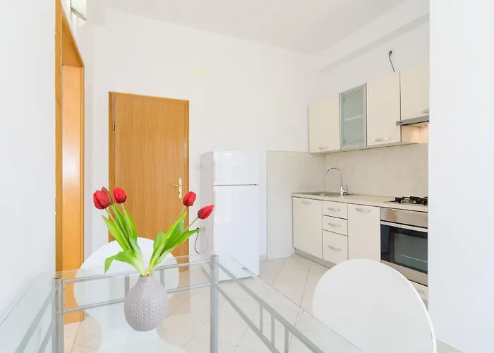 & Bari I - With Balcony And Garden View Second Floor -apt 13 Apartament *