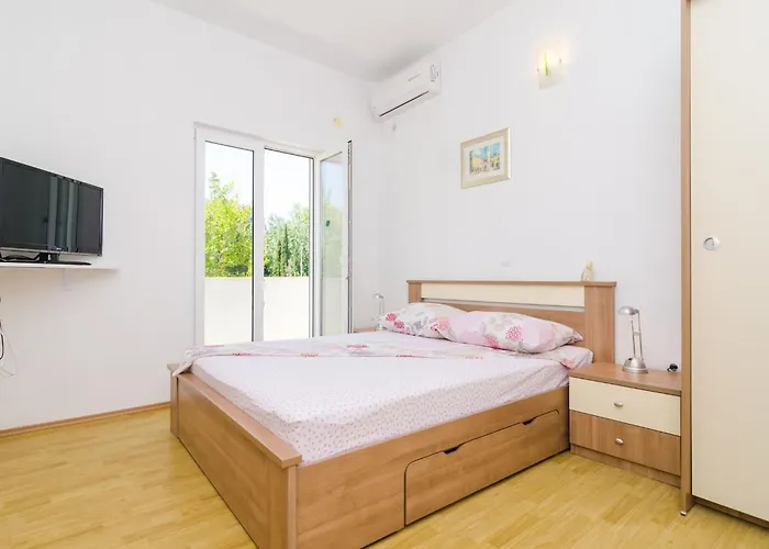 & Bari I - With Balcony And Garden View Second Floor -apt 13