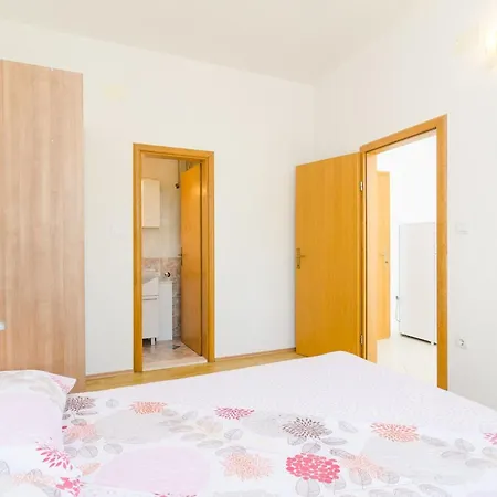 & Bari I - With Balcony And Garden View Second Floor -apt 6