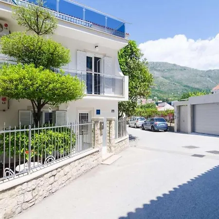 & Bari I - With Balcony And Garden View Second Floor -apt 13 Апартаменты