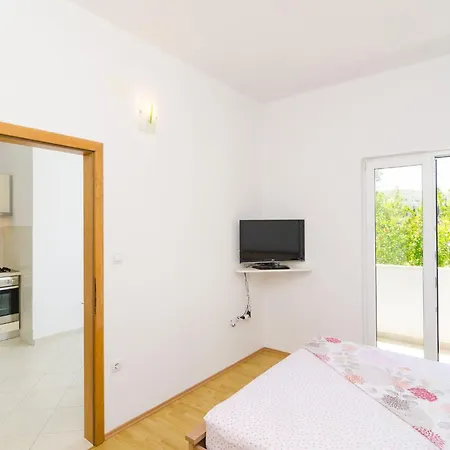 & Bari I - With Balcony And Garden View Second Floor -apt 13 Апартаменты *