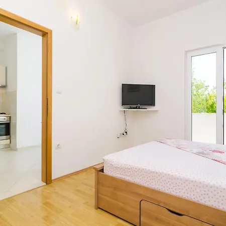 Апартаменты & Bari I - With Balcony And Garden View Second Floor -apt 13 Млини