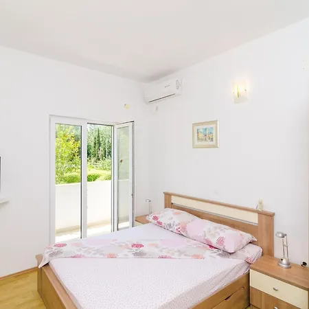 아파트 & Bari I - With Balcony And Garden View Second Floor -apt 13