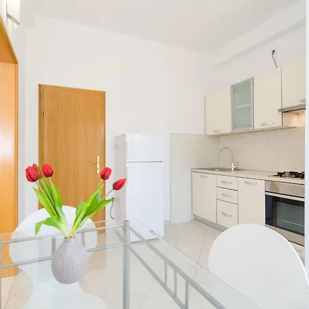 & Bari I - With Balcony And Garden View Second Floor -apt 13 Апартаменты *