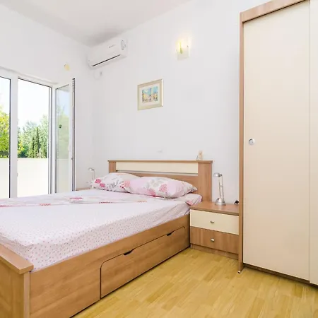 Апартаменты & Bari I - With Balcony And Garden View Second Floor -apt 13 *