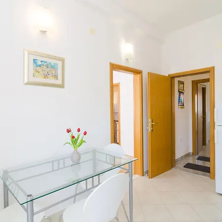 Апартаменты & Bari I - With Balcony And Garden View Second Floor -apt 13