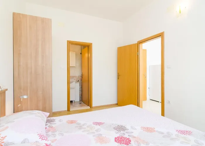 & Bari I - With Balcony And Garden View Second Floor -apt 13