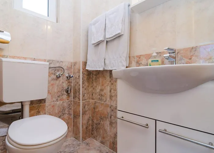 & Bari I - With Balcony And Garden View Second Floor -apt 13 شقة مْليني