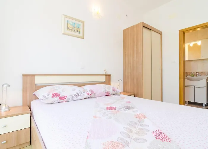 & Bari I - With Balcony And Garden View Second Floor -apt 13 مْليني