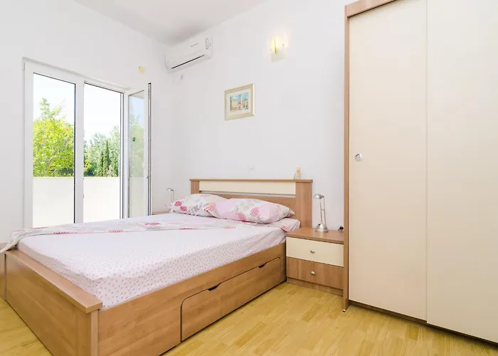 아파트 & Bari I - With Balcony And Garden View Second Floor -apt 13 *