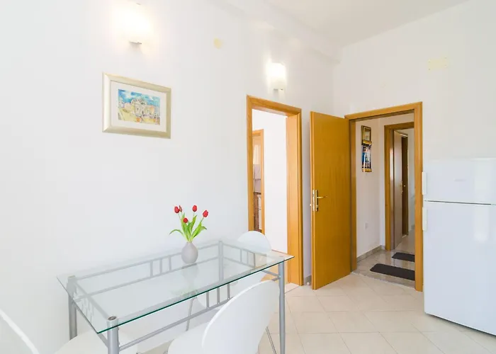 شقة & Bari I - With Balcony And Garden View Second Floor -apt 13